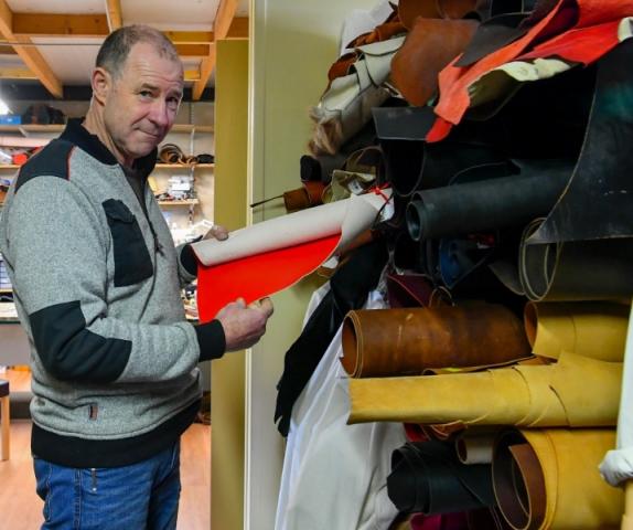 Le Sur-Mesure : Voyage au cœur du Processus de Fabrication d'un Sac Unique en Cuir