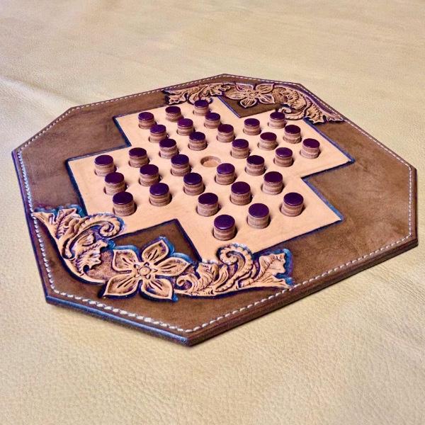 Des jeux en cuir : des classiques revisités avec élégance